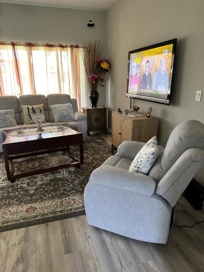 Quiet Room In A Family Home Lehigh Acres Exterior photo