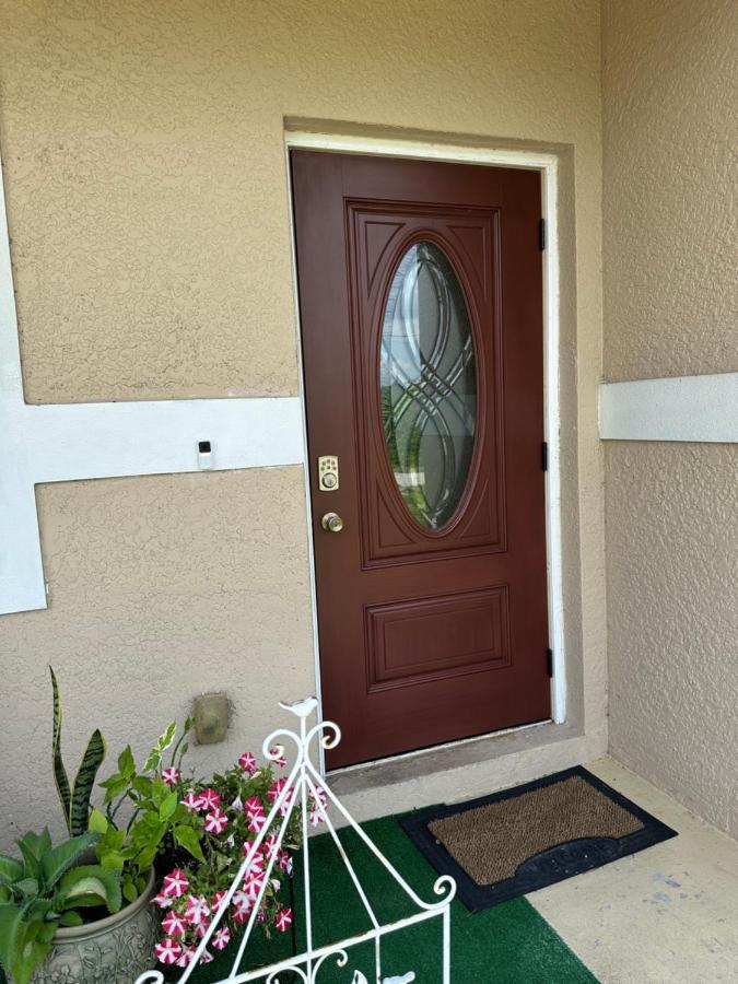 Quiet Room In A Family Home Lehigh Acres Exterior photo