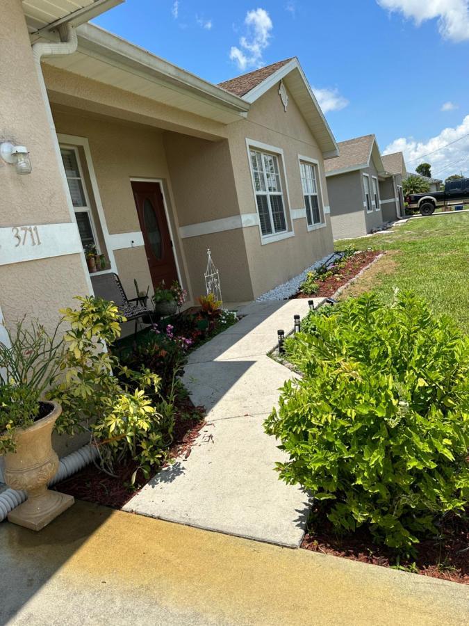 Quiet Room In A Family Home Lehigh Acres Exterior photo